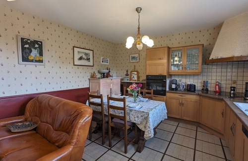 Gournay Cottage | Charming farmhouse with private garden and pond, perfect for exploring Berry