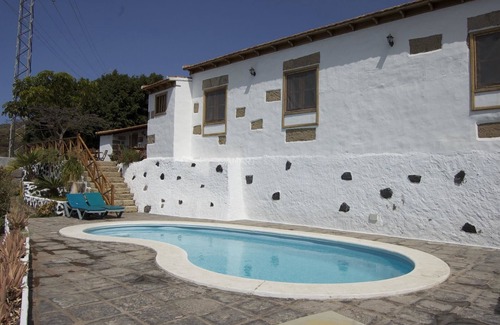 Guia de Isora Cottage | Charming Finca Las Dulces: Organic Farm Stay with Pool amp; Sea View in S