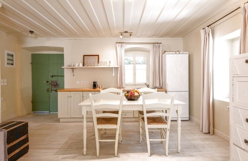 Spartochori Apartment | Charming flat at village centre - WiFi, parking, amenities nearby, shared pool