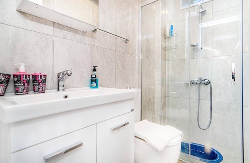 Turgutreis City Center Apartment | Charming Flat w Terrace 3 min to Beach in Bodrum