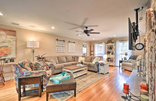 Florence House | Charming Florence Getaway with Fireplace and Grill!