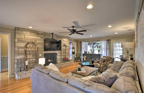Florence House | Charming Florence Getaway with Fireplace and Grill!