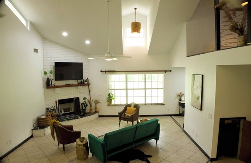 Chuluota Other | Charming Forest Farmhouse: Nature Lover paradise - Grazing cow field