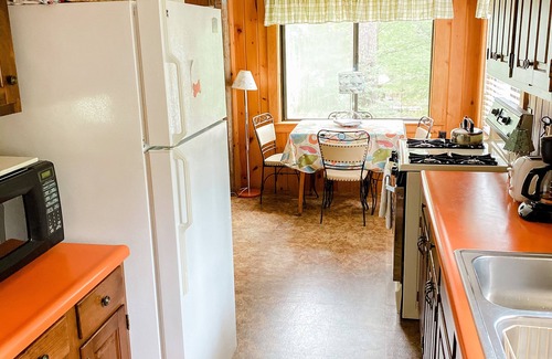 Center Conway Cottage | Charming, Four Season, Mountain View, Lakeview Cottage