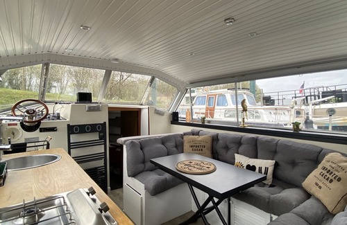 La Ferte-sous-Jouarre Boat Rental | Charming boat on the Marne