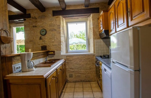 Saint-Aubin-de-Nabirat Cottage | Charming House with Garden, WiFi, and Fireplace Near Dordogne and Lot Borders