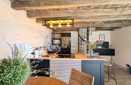 Saint-Cyran-du-Jambot Cottage | Charming cottage in Berry with terrace and Nordic bath