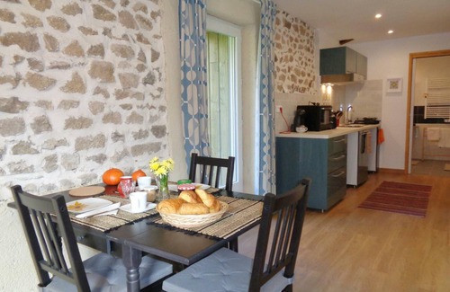 Saint-Priest-la-Prugne Apartment | Charming Studio with Terrace, Garden, and Modern Amenities in a Tranquil Mountain Hamlet