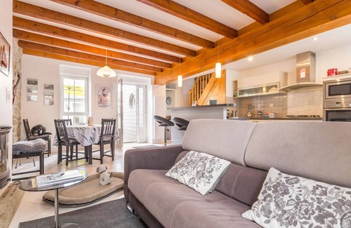 Saint-Vaast-la-Hougue Cottage | Charming House in Heart of Saint-Vaast-la-Hougue: Enclosed Courtyard, Baby Equipment, Pets Welcome