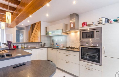 Saint-Vaast-la-Hougue Cottage | Charming House in Heart of Saint-Vaast-la-Hougue: Enclosed Courtyard, Baby Equipment, Pets Welcome