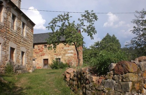 Saint-Alban-sur-Limagnole House | Charming wooden house in a green setting