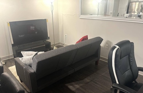 Chillum Apartment | Charming Full Apartment in Hyattsville