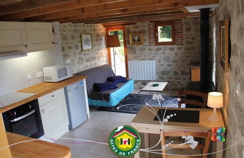 Peyrat-la-Noniere Cottage | Charming gîte 4 épis Peyrat La Nonière on estate with castle and pond