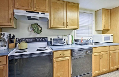 Surf City Cottage | Charming Garden Cottage - Surf City Ocean Block!