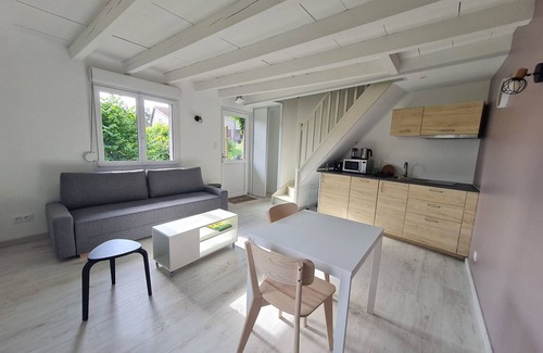 Lagney Cottage | Charming Garden Retreat: Cozy Studio, Private Terrace, Near Vineyards & Forest Trails