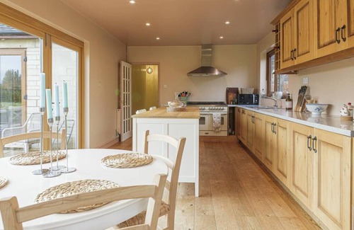 Bourton-on-the-Water House | Charming 3BD Cotswolds Family Retreat