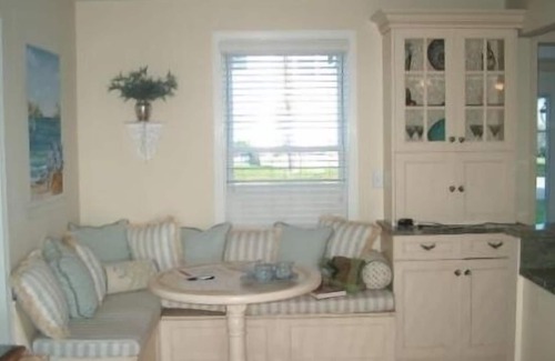 Hull House | CHARMING GETAWAY!!!!