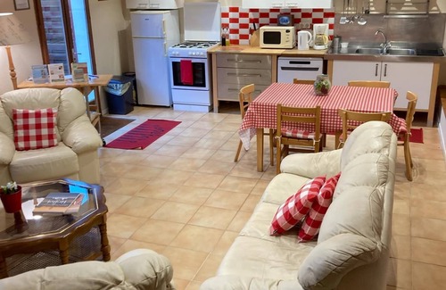 Chatenet House | Charming Gite 3* + pool + tasting room. Beautiful views down the Seugne Valley.