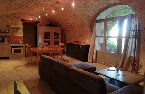 Vezenobres House | Charming gite and house 80 m², swimming pool (15x8), landscaped grounds near Uzès.