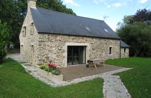 Le Quillio House | Charming gîte between two lakes in Central Brittany, 40 kms from the first beaches