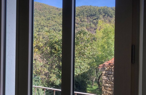 Arlet Cottage | Charming gite for up to 12 people in the heart of the Allier valley