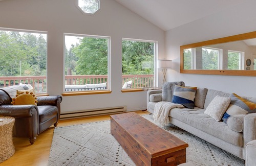 Grapeview Cottage | Charming Grapeview Cottage w/ Deck + Cove Access!