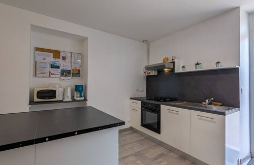 Neuillay-les-Bois Cottage | Charming Ground-Floor Cottage in Brenne with Enclosed Courtyard, Near Fishing and Birdwatching Spots