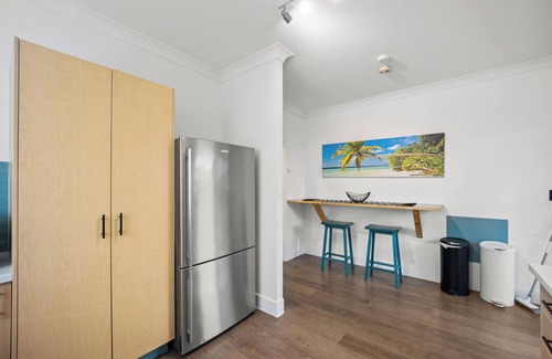 Gold Coast House | Charming group getaway - 9 mins to Burleigh beach