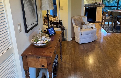 Jensen Beach House | Charming guest house minutes from the beach in peaceful Jensen Beach cul-de-sac.