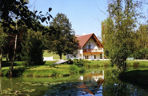 Faverolles House | Charming holiday home with pool and pond