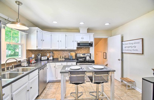 Hampton House | Charming Hampton Home w/Yard: 2 Mi to Beach!