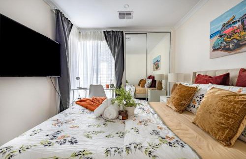 Coolbellup House | Charming Hampton-Style Retreat,Tranquil Private Bedroom with Shared Bathroom