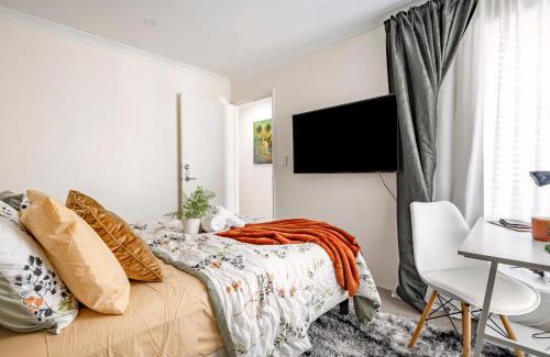 Coolbellup House | Charming Hampton-Style Retreat,Tranquil Private Bedroom with Shared Bathroom