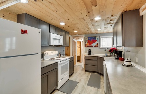 Rock Creek House | Charming Happy Valley Home: 13 Mi to Portland!