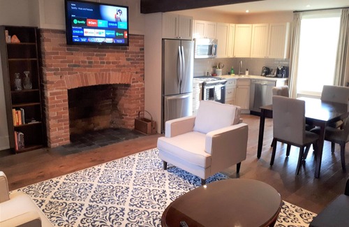 Old Town Historic District House | Charming historic home in the heart of Old Town Niagara-on-the-Lake