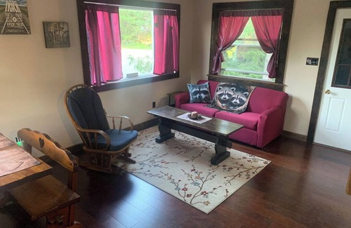 Wellsboro Apartment | Charming Hideaway suite in the heart of the PA Grand Canyon with AC, WiFi