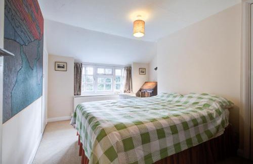 East Worldham House | Charming Hilltop Cottage with Panoramic Views