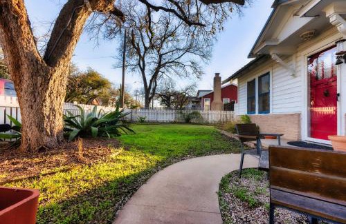 South Lamar House | Charming & Historic 2-BR Home on an Eco Farm