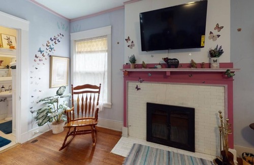 Wausau Bed & Breakfast | Charming, Historic bed & breakfast in awesome Wausau with WiFi, AC & parking