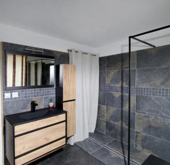 Leynhac Apartment | Charming historic gem with modern flair in Leynhac