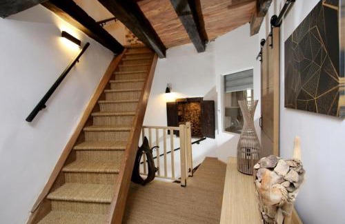 Leynhac Apartment | Charming historic gem with modern flair in Leynhac