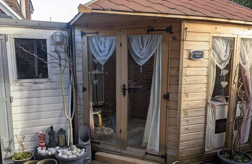 Leigh House | Charming Home Office x2 Living Rooms Driveway Parking