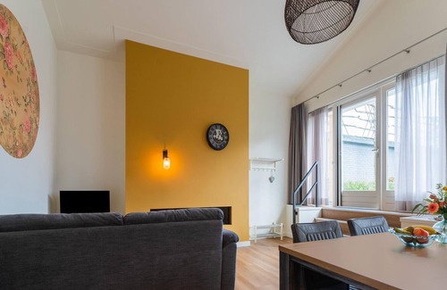 Kaatsheuvel House | Charming holiday home in Kaatsheuvel with hot tub