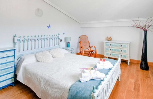 Arantza House | Charming Holiday Home in Arantza near Forest