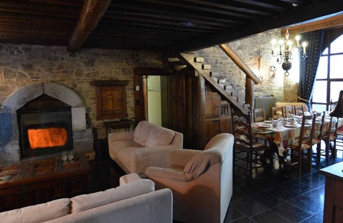 Halleux House | Charming Holiday Home in Halleux with Garden