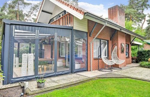 Langstraat House | Charming holiday home with a covered terrace