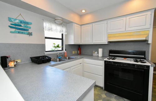 Del Mar House | Charming Home Five Minutes To The Beach, Very Close to the Aquarium & Lexington