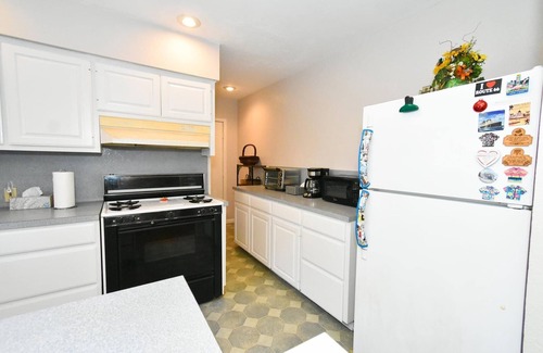 Del Mar House | Charming Home Five Minutes To The Beach, Very Close to the Aquarium & Lexington