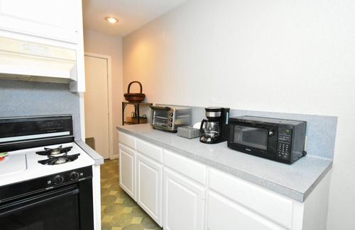 Del Mar House | Charming Home Five Minutes To The Beach, Very Close to the Aquarium & Lexington