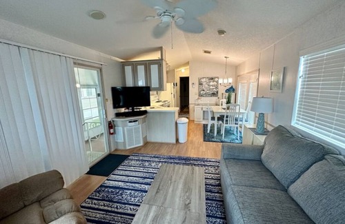 Braden River Resort | Charming Home in amazing Sun Outdoors Sarasota Resort - sleeps 5